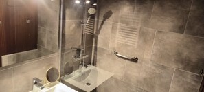 Shower, hair dryer - St Cyprien beautiful view of the sunny port (Saint-Cyprien)
