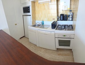 Fridge, microwave, oven, dishwasher - St Cyprien beautiful view of the sunny port (Saint-Cyprien)