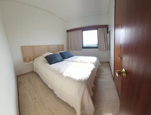 2 bedrooms, iron/ironing board, free WiFi - St Cyprien beautiful view of the sunny port (Saint-Cyprien)