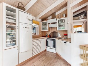 Fridge, dishwasher, cookware/dishes/utensils