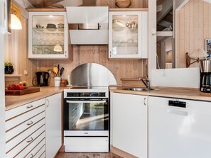 Fridge, dishwasher, cookware/dishes/utensils