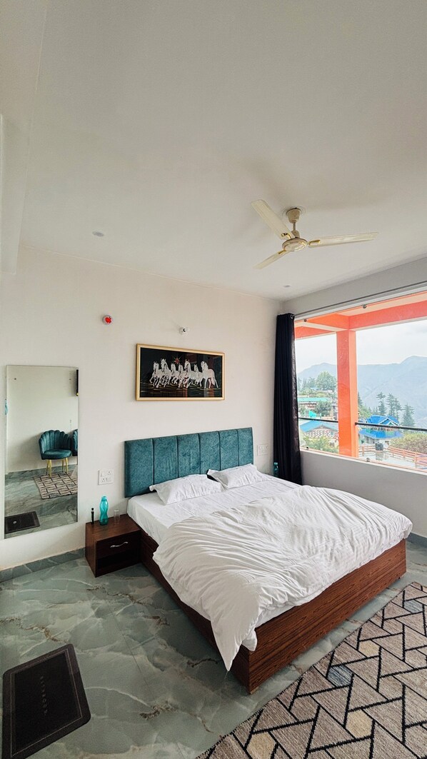 4 bedrooms, bed sheets