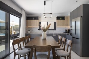 Dining - Serenia Exclusive Residence | Infinity Pool, Sea View, Walk to Beach (Episkopi)