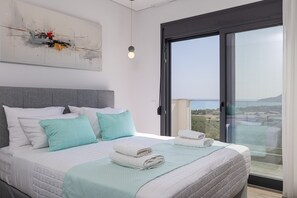 5 bedrooms, in-room safe, iron/ironing board, travel cot - Serenia Exclusive Residence | Infinity Pool, Sea View, Walk to Beach (Episkopi)