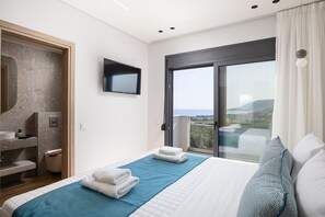 5 bedrooms, in-room safe, soundproofing, iron/ironing board - Serenia Exclusive Residence | Infinity Pool, Sea View, Walk to Beach (Episkopi)