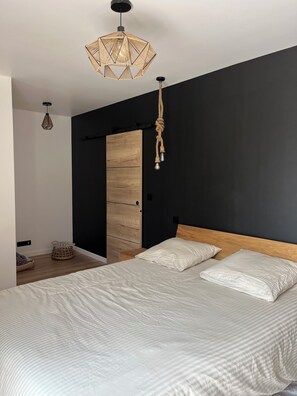 4 habitaciones, tabla de planchar con plancha, wifi y ropa de cama 