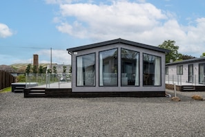 Exterior - Silverwood Luxury Hideaway Lodge With Hot Tubs (Perth)