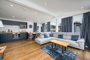 Cottage | Living room - Silverwood Luxury Hideaway Lodge With Hot Tubs (Perth)