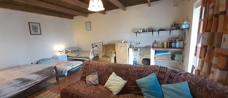 1 bedroom, bed sheets