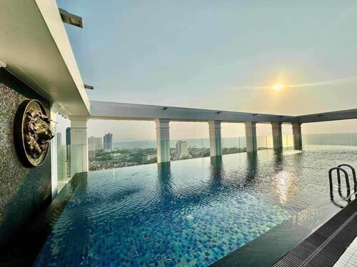 Stylish Apartment - WiFi, AC & Balcony - Central Pattaya