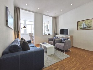 Télévision, chaîne hi-fi