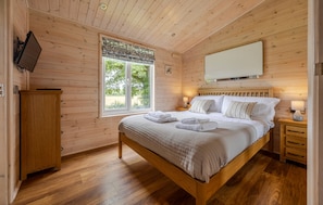 3 bedrooms, internet, bed sheets