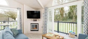 Signature 4 Plus Lodge (Pet)