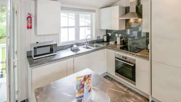 Fridge, oven, stovetop, toaster