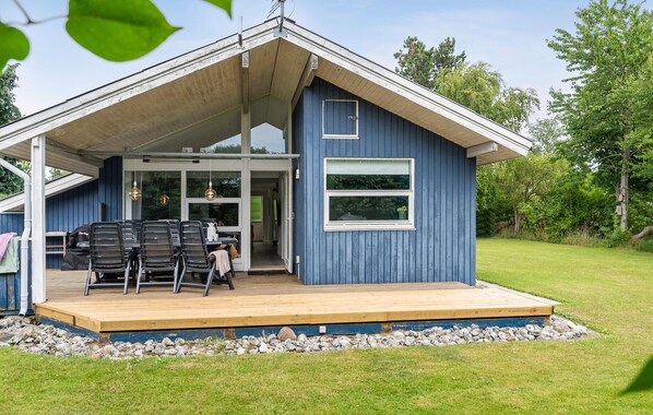 Terrace/patio - Stunning home in Juelsminde with WiFi (Juelsminde)