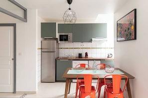 Fridge, microwave, stovetop, coffee/tea maker - DIFY Berlioz - Charpennes (Villeurbanne)