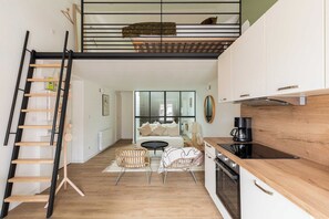 Refrigerador, microondas, horno, placa de cocina