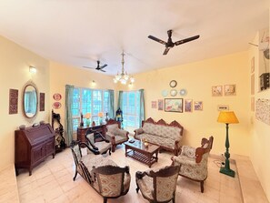 Living area - Heritage Haven Luxury Spacez Villa (Bengaluru)