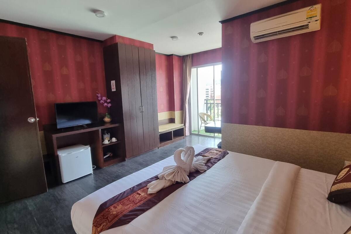 Desk, laptop workspace, free WiFi, bed sheets