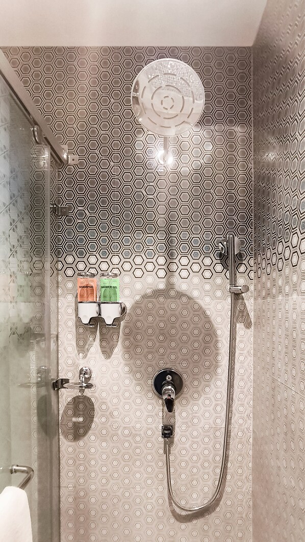 Bathroom - The Meriton (New Delhi)