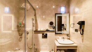 Shower, hair dryer, slippers, towels - The Meriton (New Delhi)