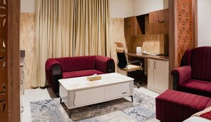 Premium Twin Room | Living area
