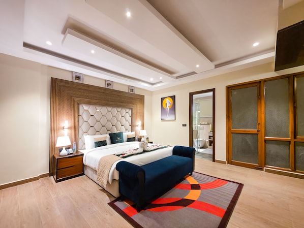 In-room safe, soundproofing, iron/ironing board, free WiFi