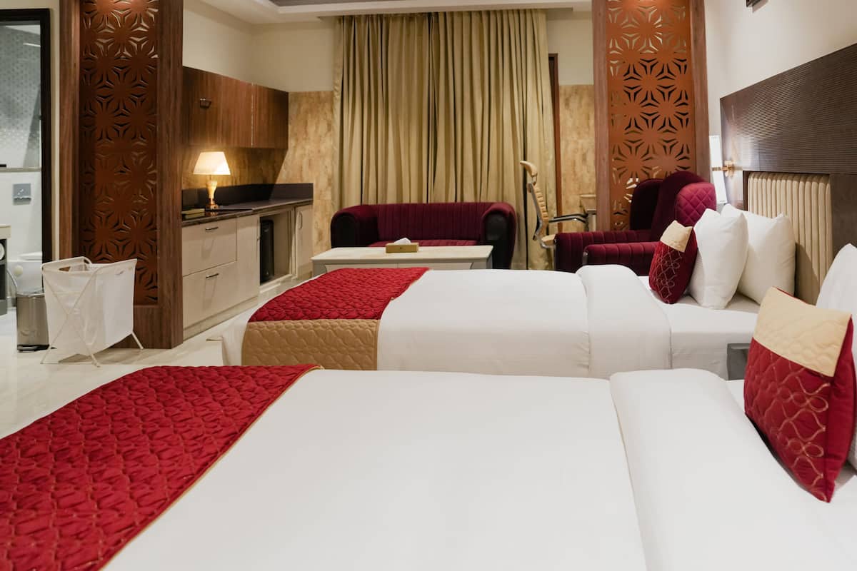 In-room safe, soundproofing, iron/ironing board, free WiFi