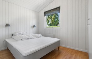 3 bedrooms, travel crib, free WiFi