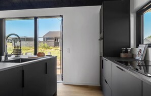 Frigorifero, forno, piano cottura, lavastoviglie