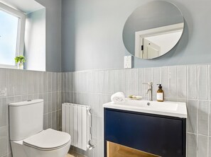 Bathroom - The Loft @ the Warehouse (Clifden)