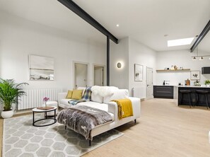 Living area - The Loft @ the Warehouse (Clifden)