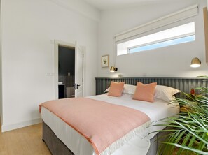 2 bedrooms, iron/ironing board, free WiFi, bed sheets - The Loft @ The Warehouse Clifden (Clifden)