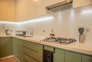 Fridge, microwave, oven, stovetop