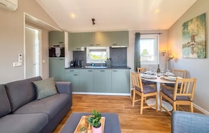 TV - Nice home in Breukelen (Breukelen)