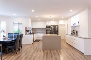 Dining - Retreat with Panoramic Hills View (The Basin)