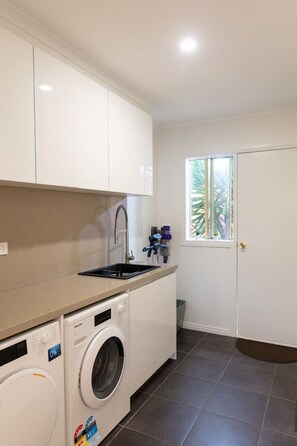 Interior - Retreat with Panoramic Hills View (The Basin)