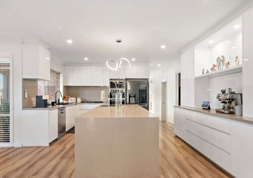 Special Offer * Retreat with Panoramic Hills View