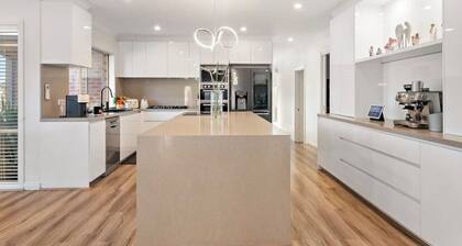 Special Offer * Retreat with Panoramic Hills View