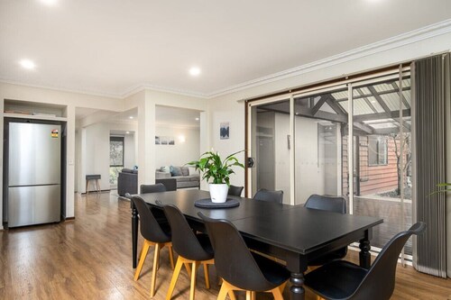 Serene and Spacious Retreat on the Hills