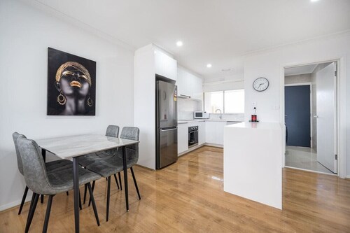 Private Hideaway | Large Backyard | 2 Parking