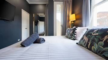 3 bedrooms, desk, iron/ironing board, WiFi