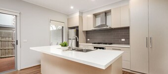 Charming & Modern Mountain View Townhouse