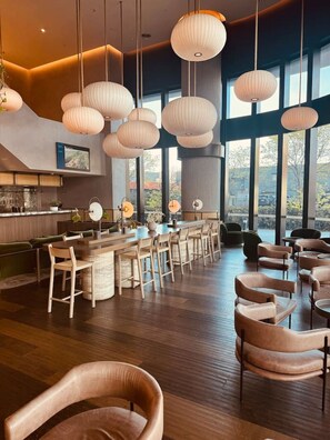 Dining - City Meets Bay I Resort Style I 4-Level I Rooftop (Port Melbourne)