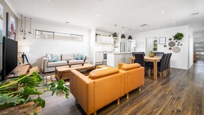 TV - Modern Family Friendly Retreat Home with Sunroom (Clyde North)
