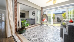 TV - Modern Family Friendly Retreat Home with Sunroom (Clyde North)