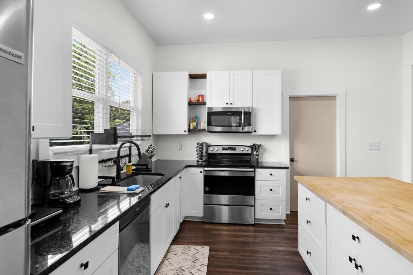 冰箱、微波炉、烤箱、炉灶