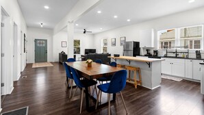 Dining - Cozy Artsy Home in West GVL + Pet Friendly + Desk (Greenville)