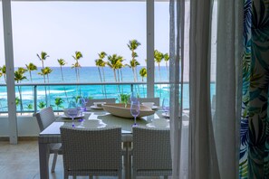Dining - Marbella | 120 M2• Beachfront • Pool • FastWiFi (Juan Dolio)