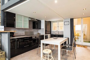 Fridge, microwave, oven, stovetop